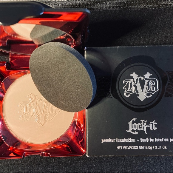KVD - Kat Von D - LOCK-IT Powder Foundation - Compact - Light 130 - Picture 6 of 8